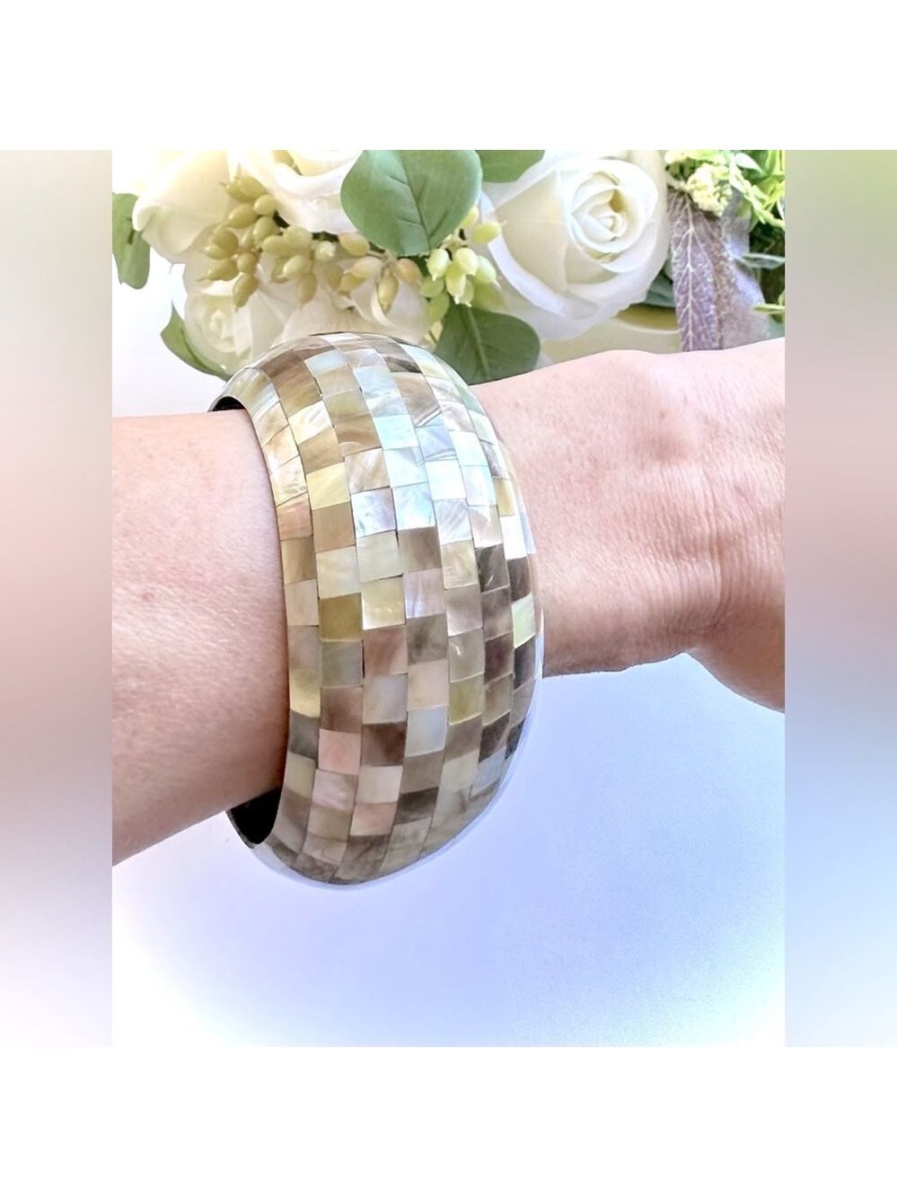 TOMMY BAHAMA | Sea Shell Mosaic Oversized Bangle | NWT​ $78 - Picture 6 of 8